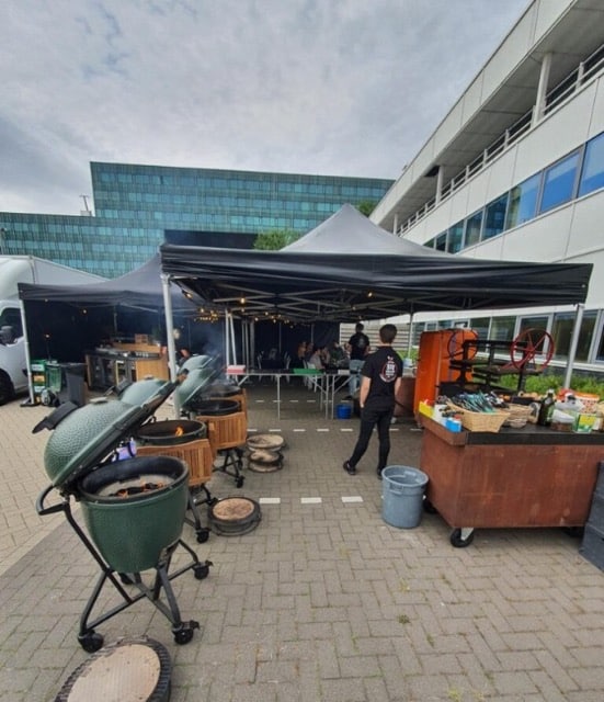 Big Green Egg tijdens externe klus